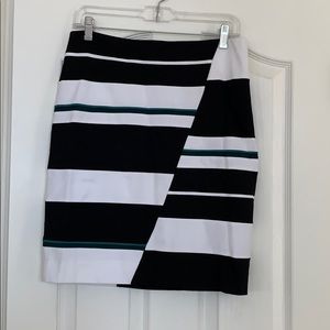 WHBM pencil skirt brand new size 6 black/white